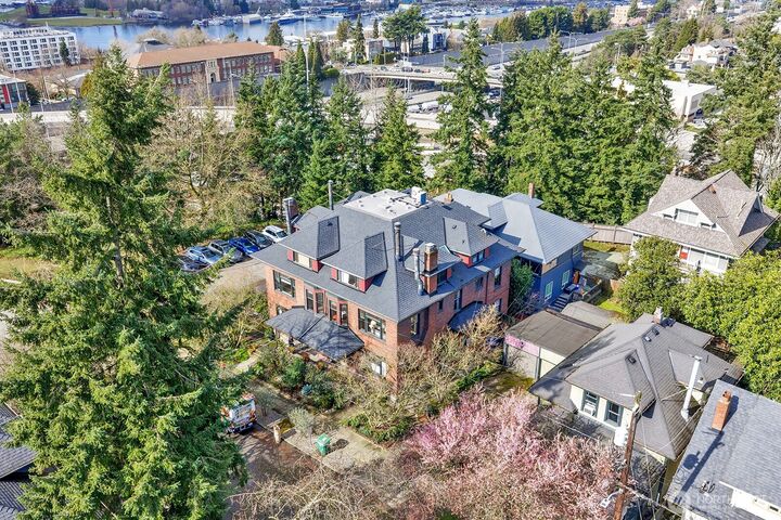 Property Photo: 904 E Miller Street 2 WA 98102