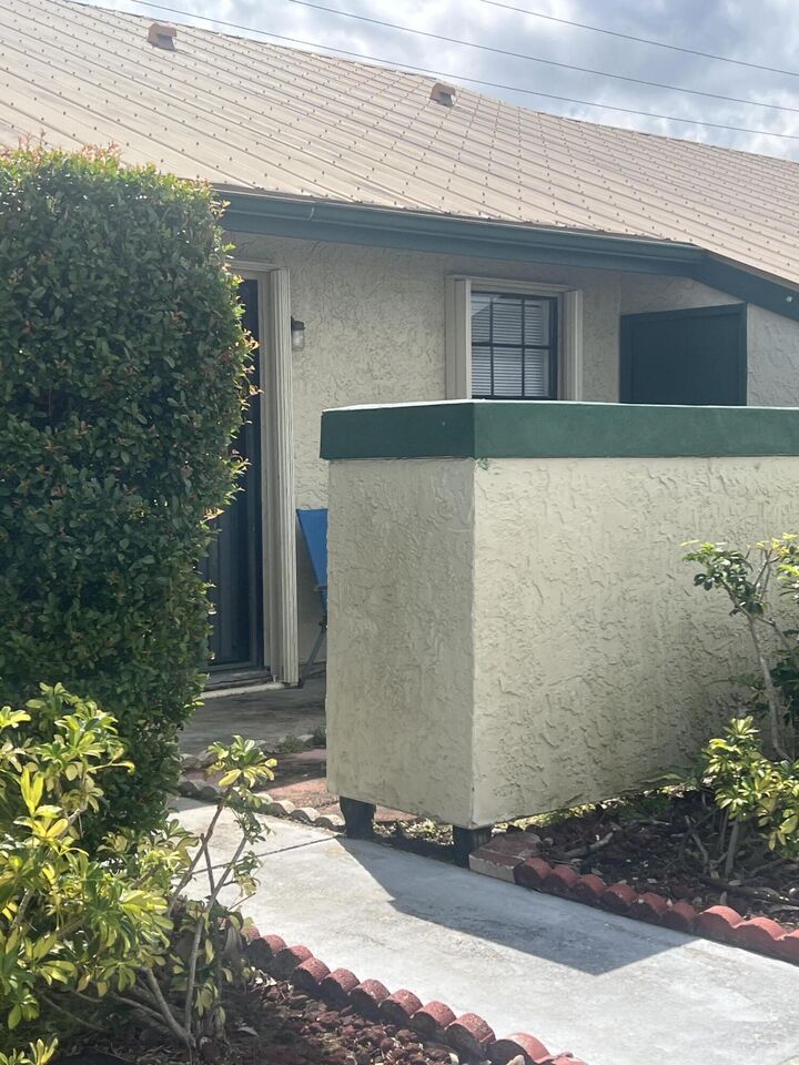 Property Photo: 566 SW Sara Boulevard FL 34953