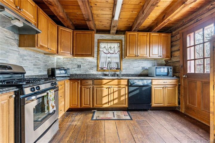 Property Photo:  30 Hungerford Road East  CT 06423 