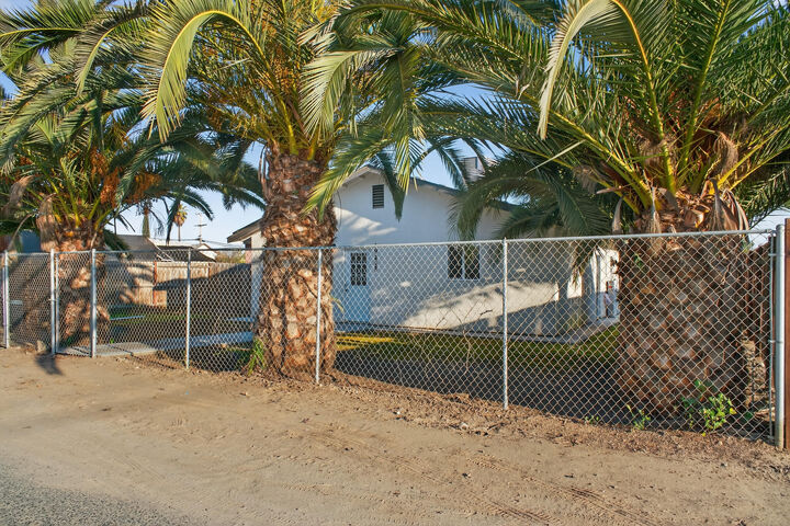 Property Photo:  19248 Ave 145  CA 93257 