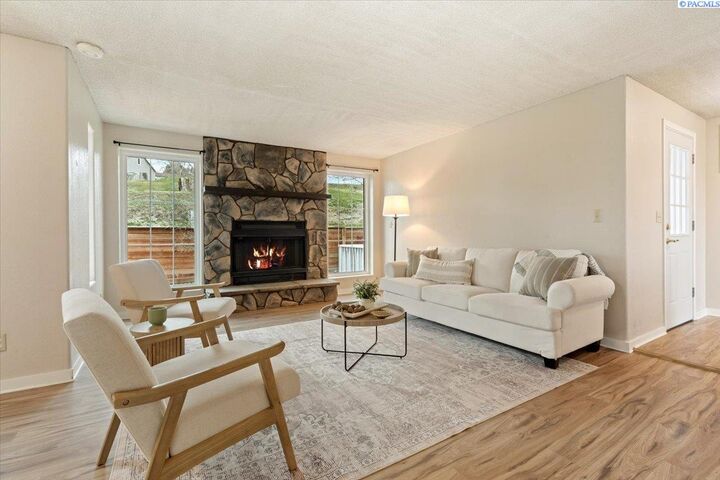 Property Photo: 3026 Escolar Rd WA 99338