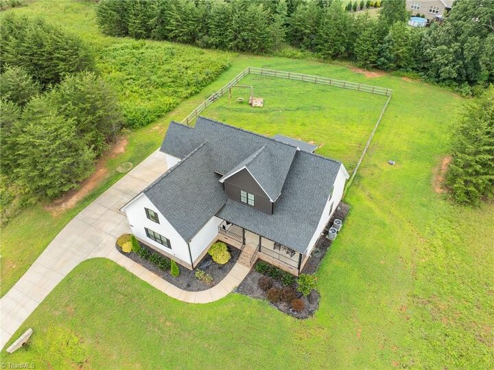 Property Photo: 7412 Kingsley Place NC 27357