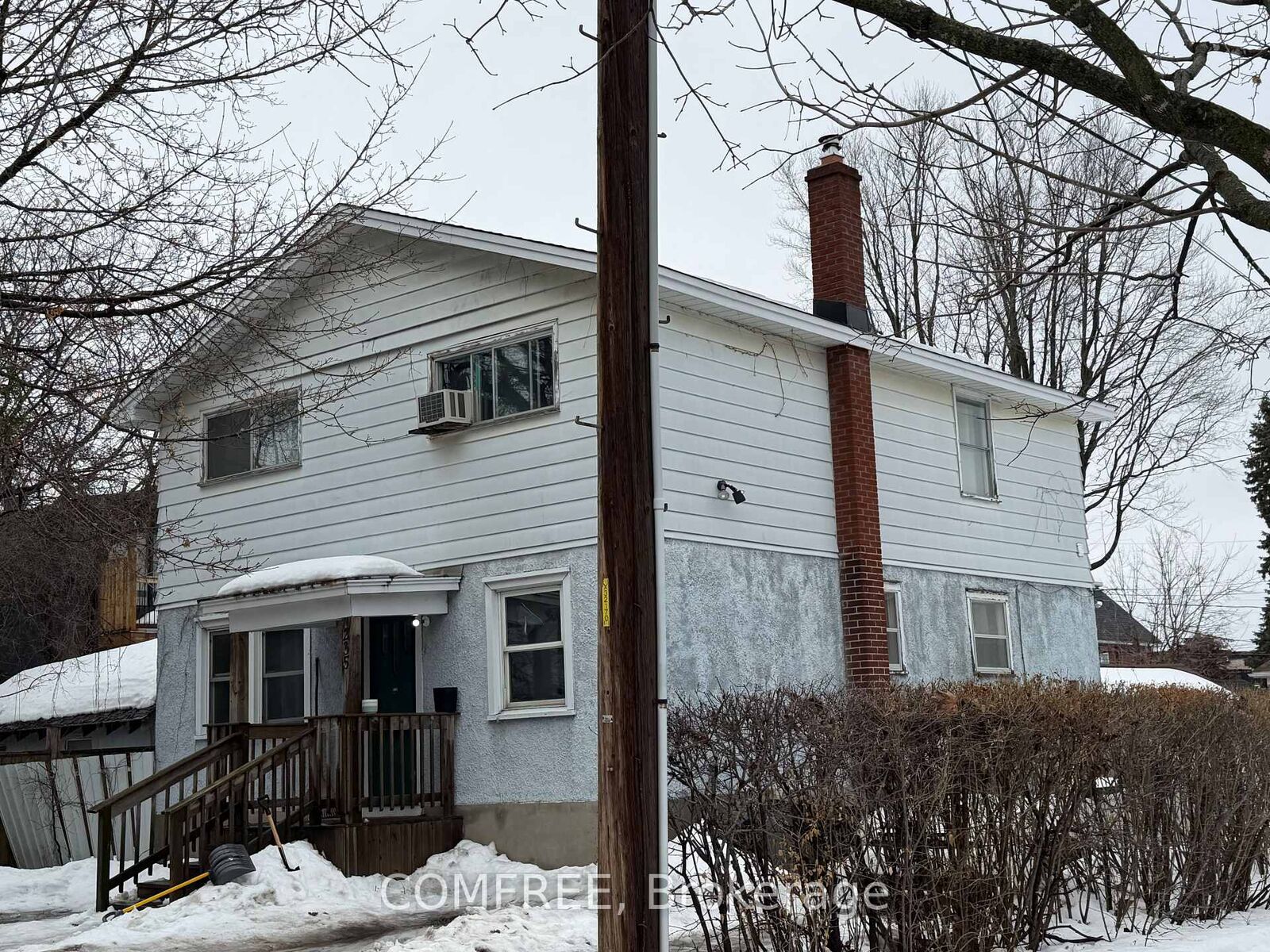 Property Photo: 235 Belford Crescent ON K1Z 7A9