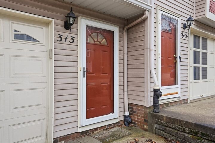Property Photo:  313 Hamlet Ct  PA 15227 