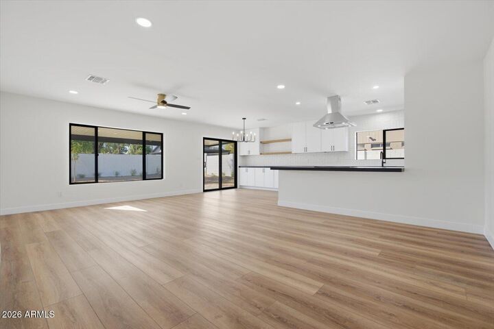 Property Photo: 15652 N 52nd Street AZ 85254