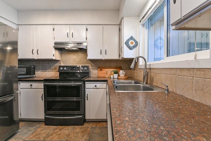 Property Photo: 32870 Bevan Way 9 BC V2S 6R3