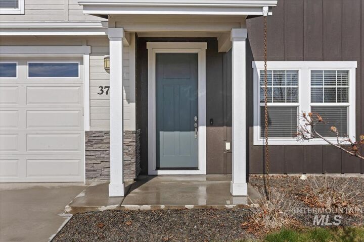 Property Photo:  3729 S Maple Ridge Ave  ID 83686-3902 