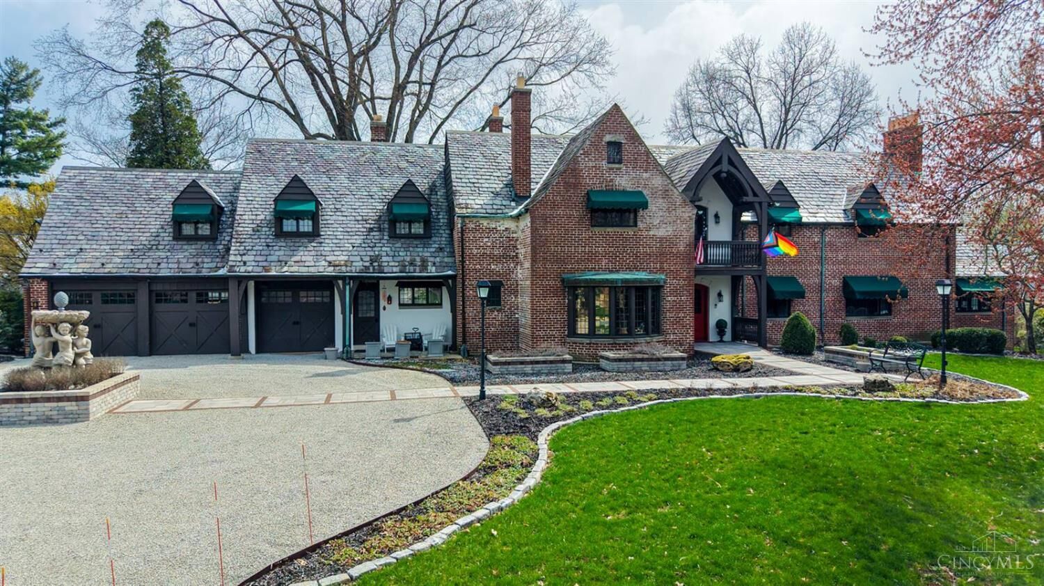 Property Photo:  206 Hilltop Lane  OH 45215 