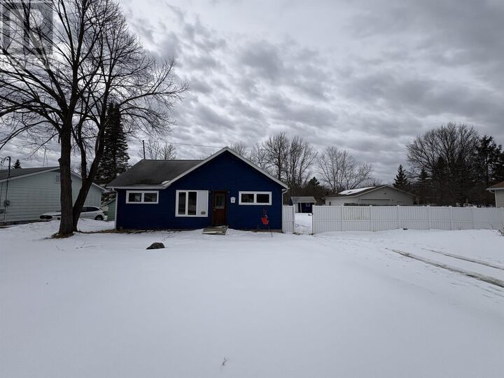 Photo de la propriété:  1232 Sunset Dr  ON P9A 2T8 