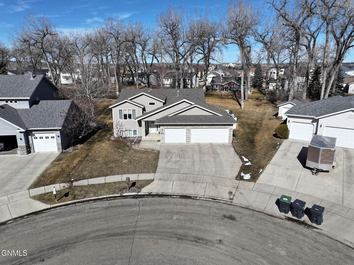 Property Photo:  3410 Heartwood Place SE  ND 58554 