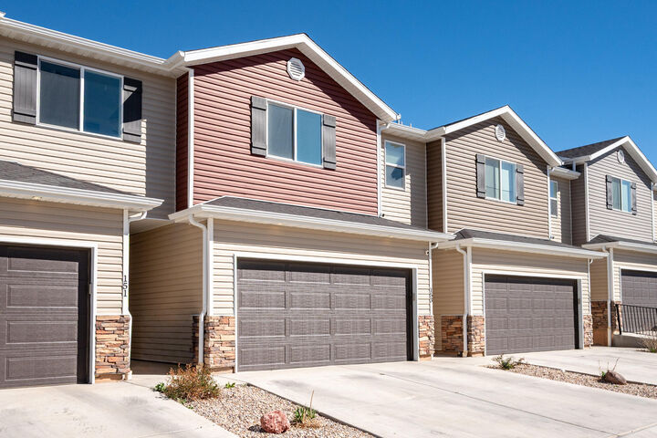 Property Photo:  153 E 3100 N  UT 84721 