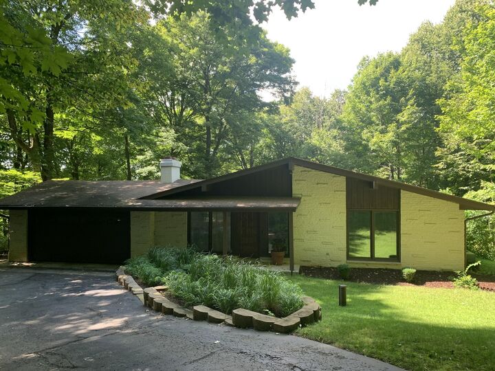 Property Photo:  S54w23710 Maple Hill Ct  WI 53189 