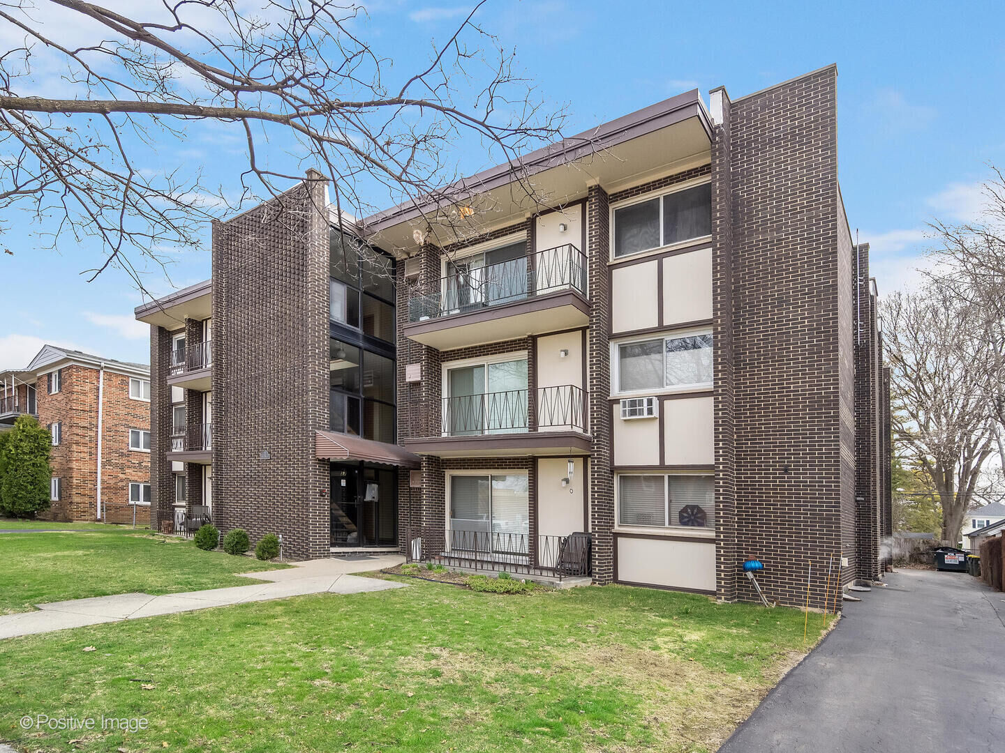 Property Photo:  27 S Waiola Avenue 302  IL 60525 
