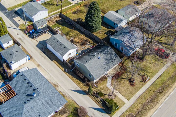 Property Photo: 1021 E Taylor Street IL 60115