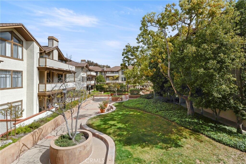 Property Photo:  2571 Plaza Del Amo 209  CA 90503 