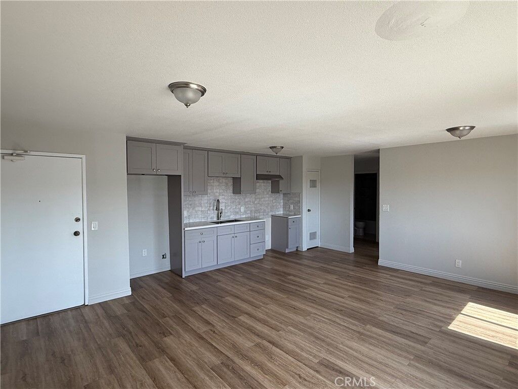 Property Photo:  400 N Hobart Boulevard 304  CA 90004 