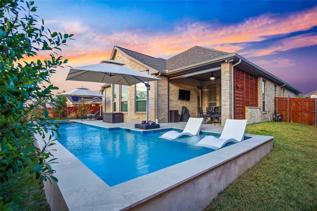 Property Photo: 14625 Donner Trail TX 76262