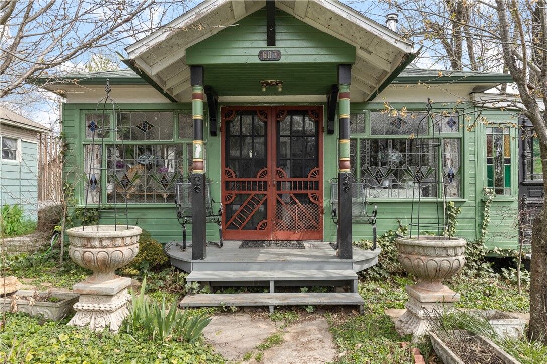 Property Photo: 607 N Robinson Street AR 72601