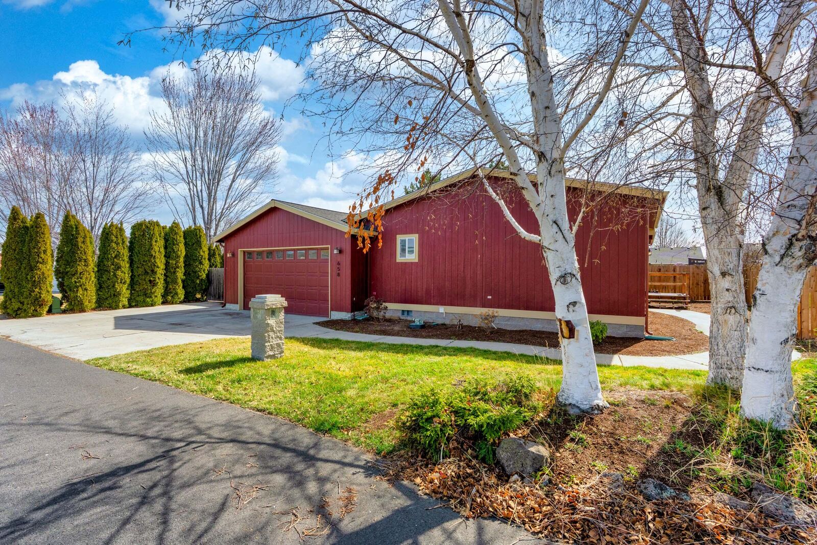 Property Photo:  658 NE Shoshone Drive  OR 97756 