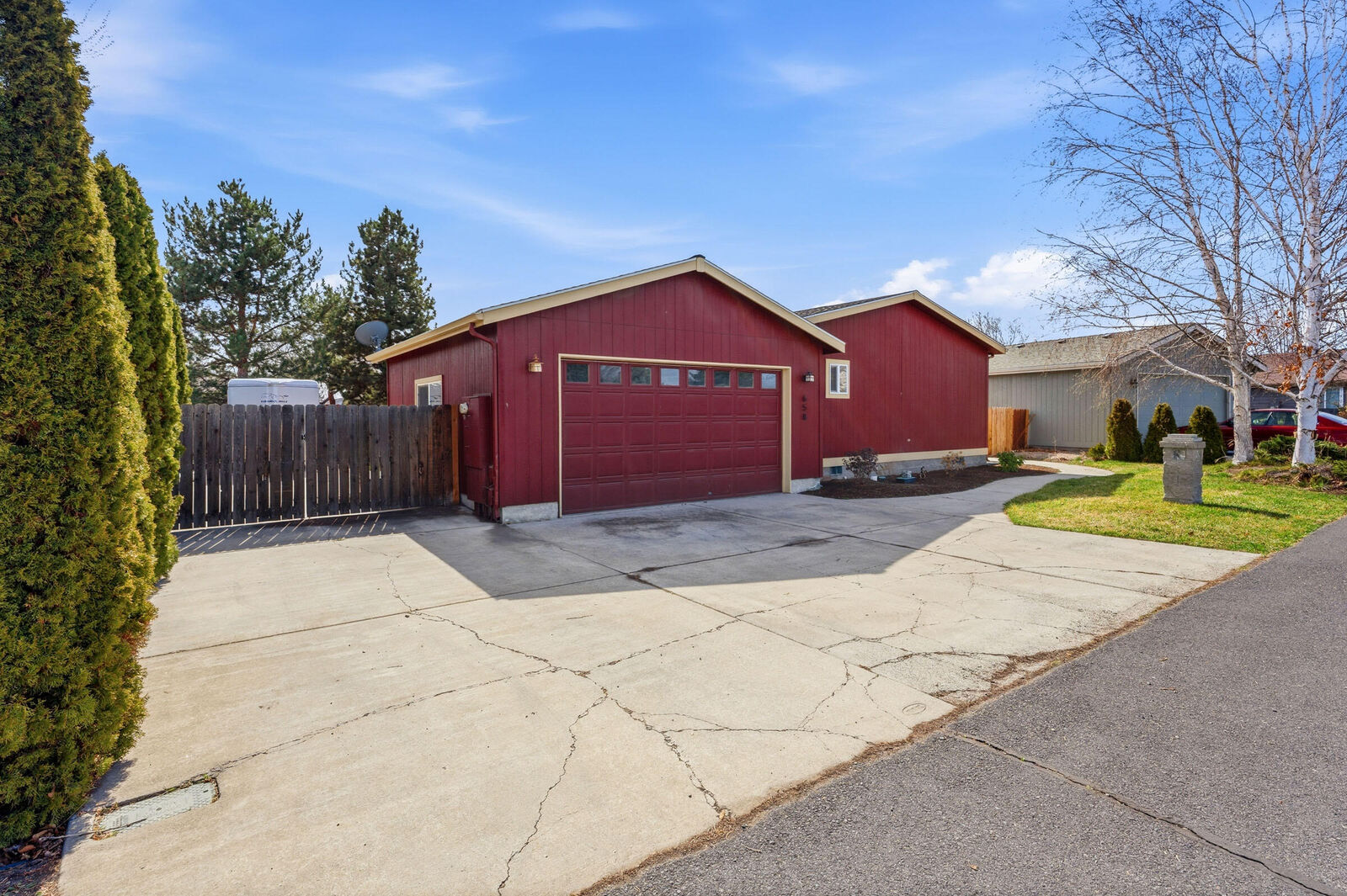 Property Photo: 658 NE Shoshone Drive OR 97756