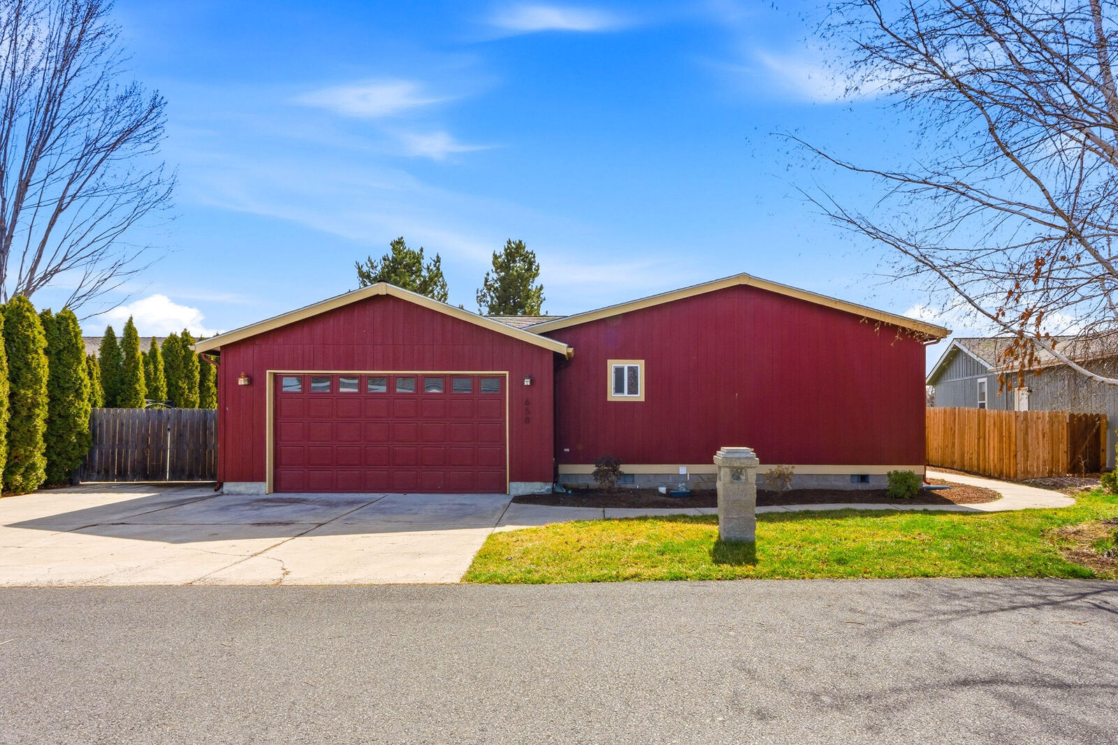 Property Photo:  658 NE Shoshone Drive  OR 97756 