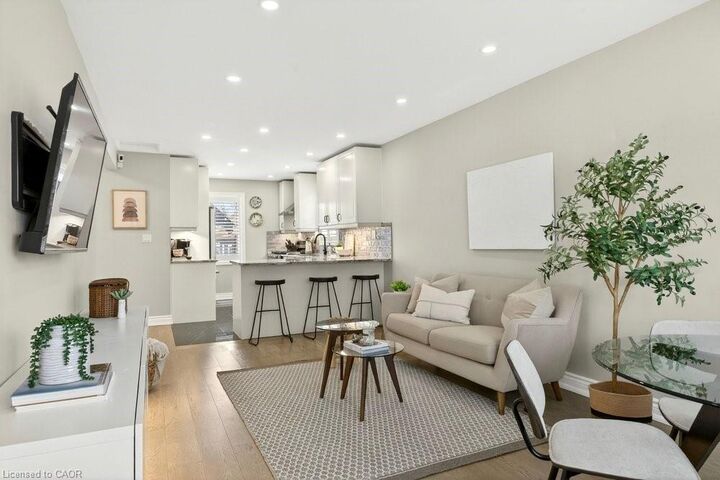 Property Photo:  237 East 32nd Street  ON L8V 3S3 