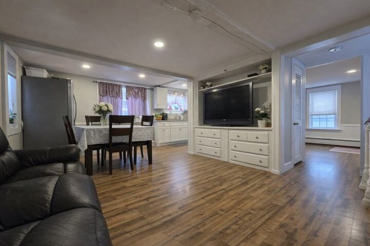 Property Photo:  5 Eaton Pl  MA 01453 