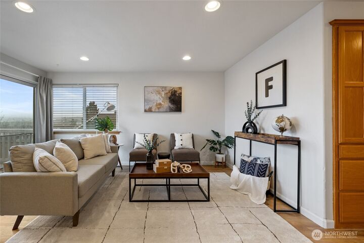 Property Photo:  2411 E 13th Street  WA 98310 