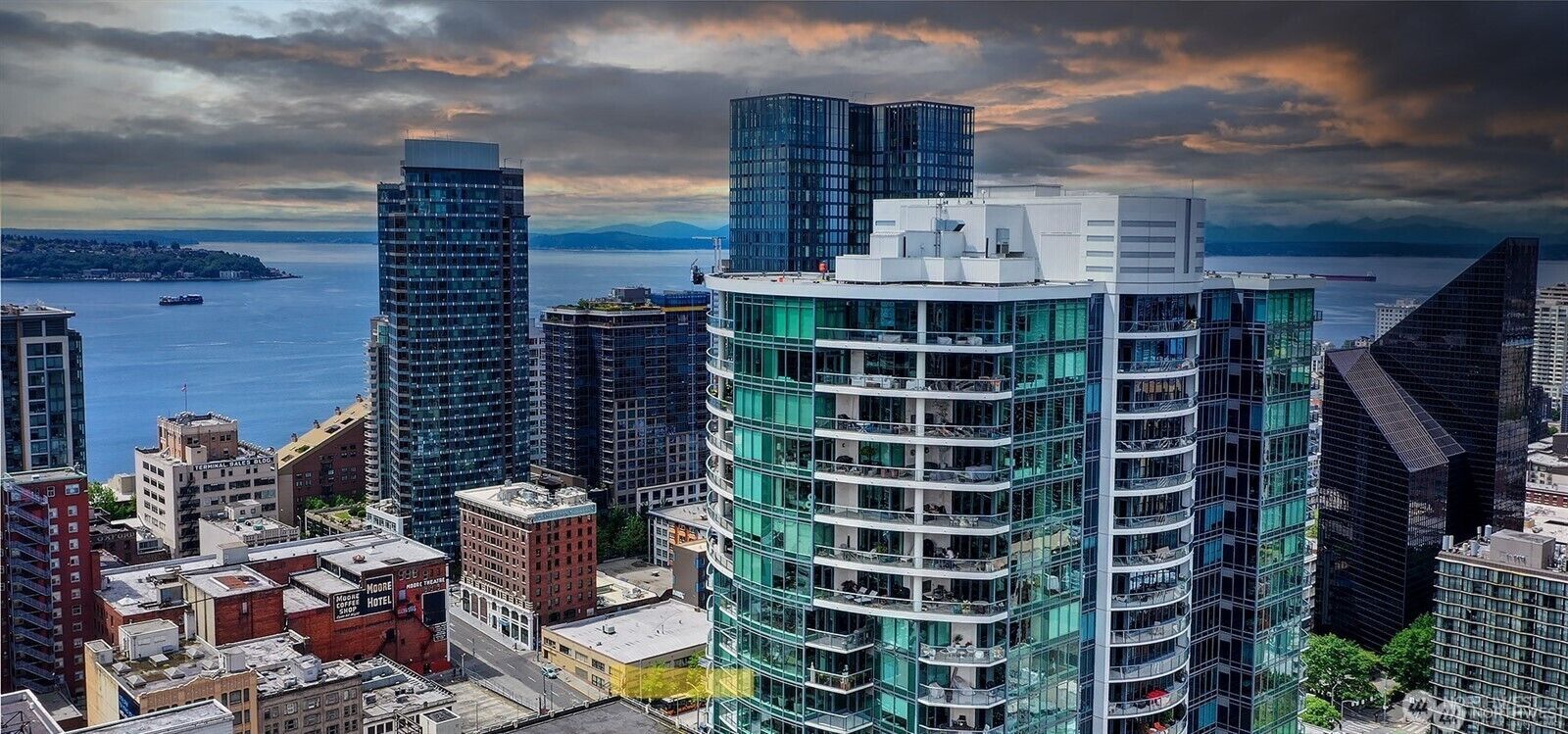 Property Photo:  1920  4th Avenue 1807  WA 98101 