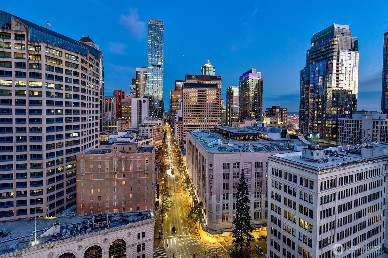 Property Photo: 1920 4th Avenue 1807 WA 98101