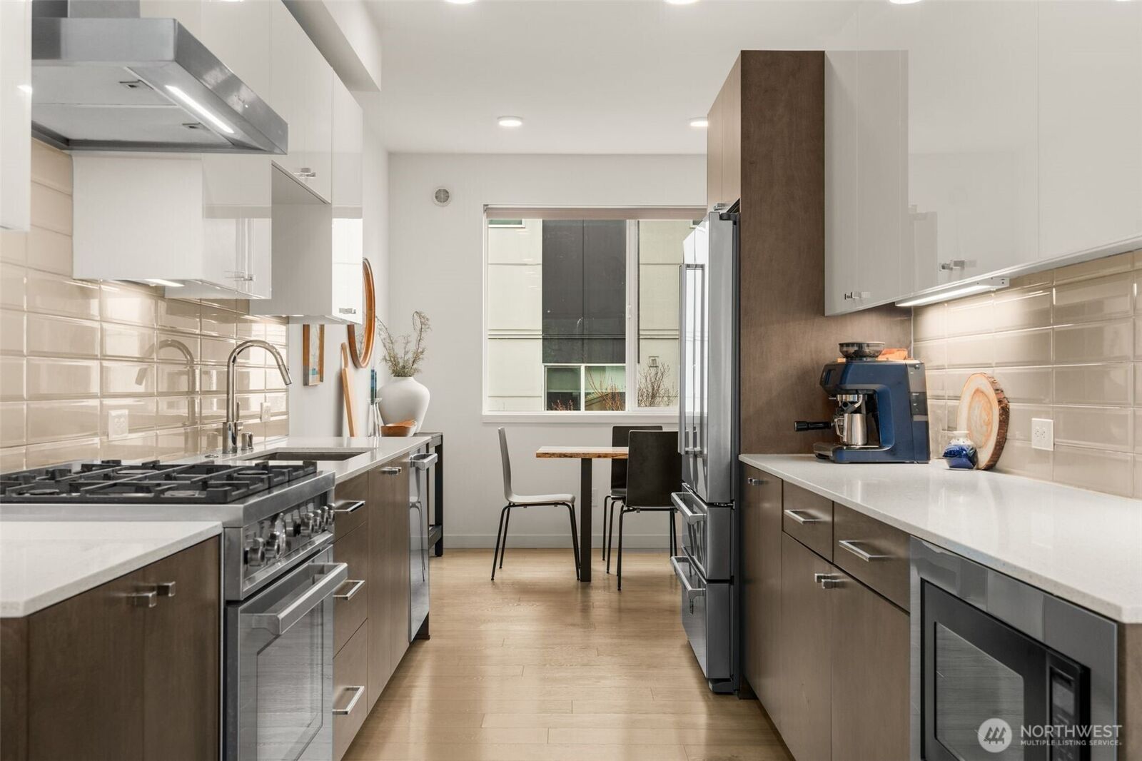 Property Photo:  1638  20th Avenue B  WA 98122 