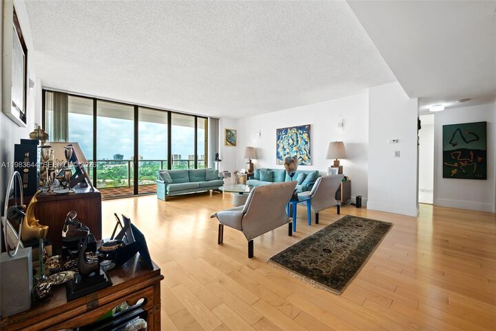 Property Photo: 19500 Turnberry Way 16C FL 33180