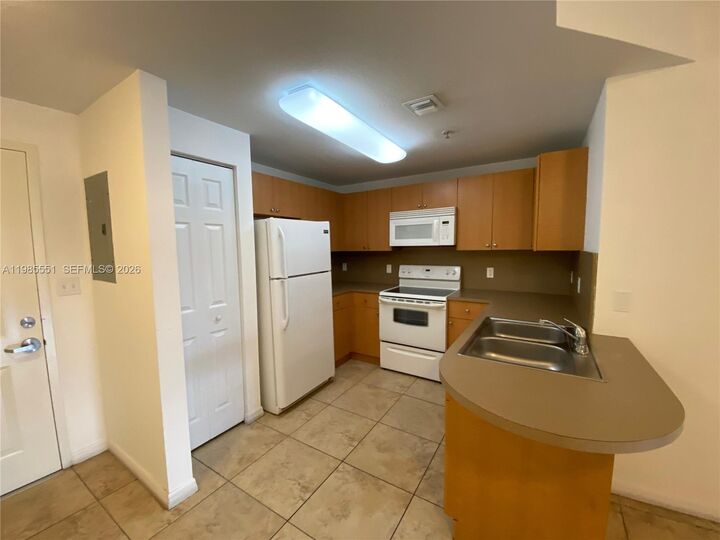Property Photo:  435 SW 12th Ave 605  FL 33130 