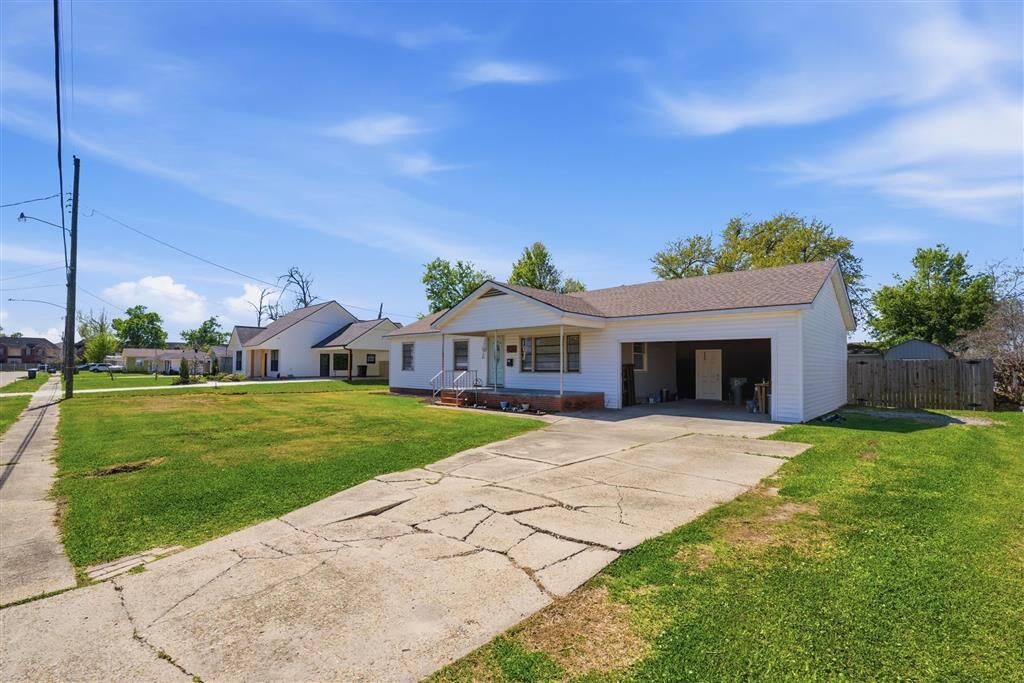 Property Photo: 4022 Auburn Street LA 70607