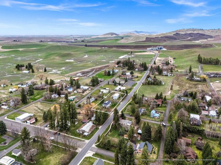 Property Photo:  203 E Chestnut St  WA 99128 