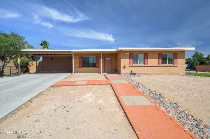 Property Photo:  2011 E Bantam Road  AZ 85706 