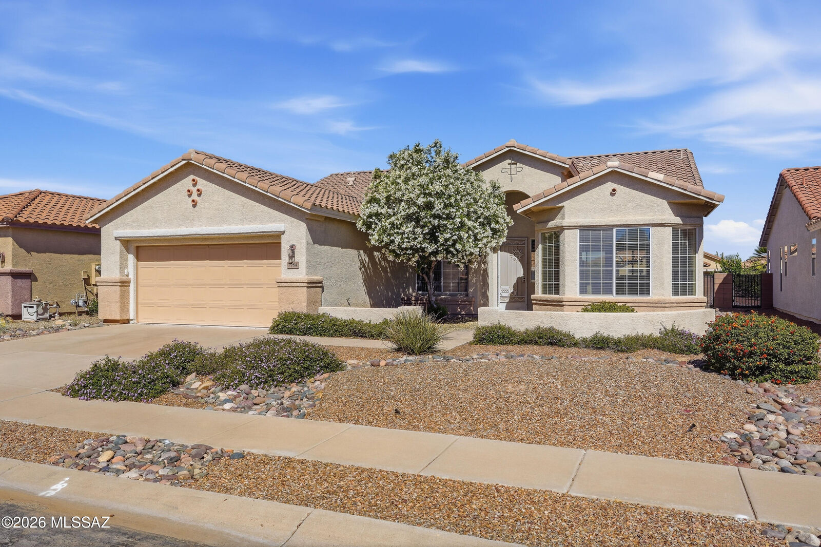 Property Photo:  7984 W Morning Light Way  AZ 85743 