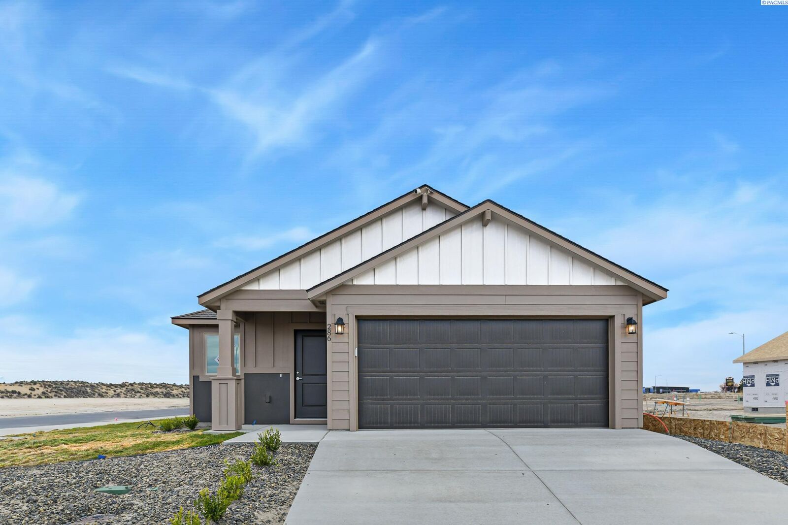 Property Photo:  286 Dewberry Pl  WA 99336 