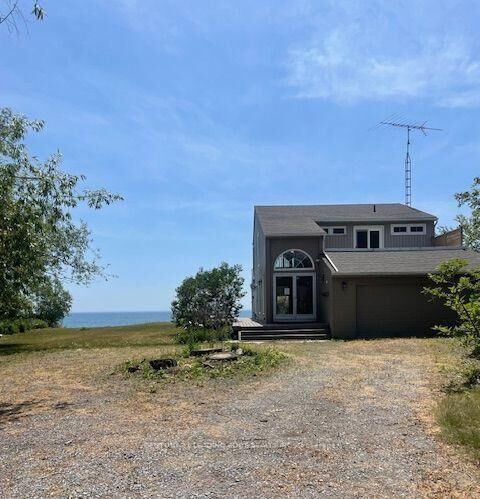 Photo de la propriété:  151 Cedar Crest Beach Road  ON L1C 5R2 