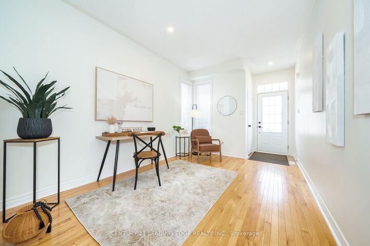 Photo de la propriété: 47 Hoppington Avenue ON L4A 0L1