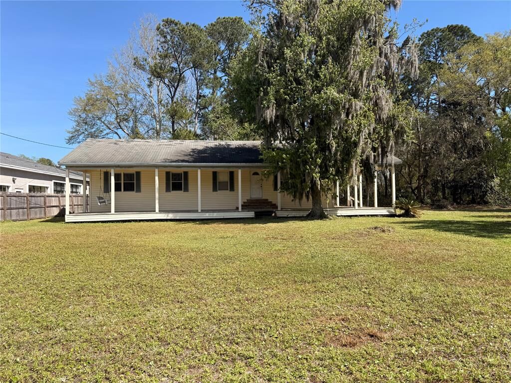 Property Photo: 12717 Dunn Creek Road FL 32218