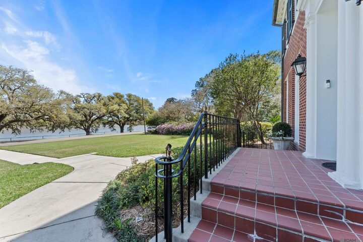 Property Photo:  2502 Dalrymple Dr  LA 70808 