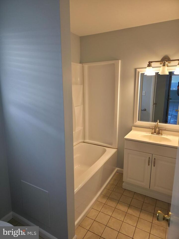 Property Photo:  24 Florence Tollgate Place -1 24-1  NJ 08518 