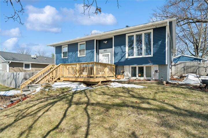 Property Photo:  6812 Kelburn Lane NE  IA 52402 