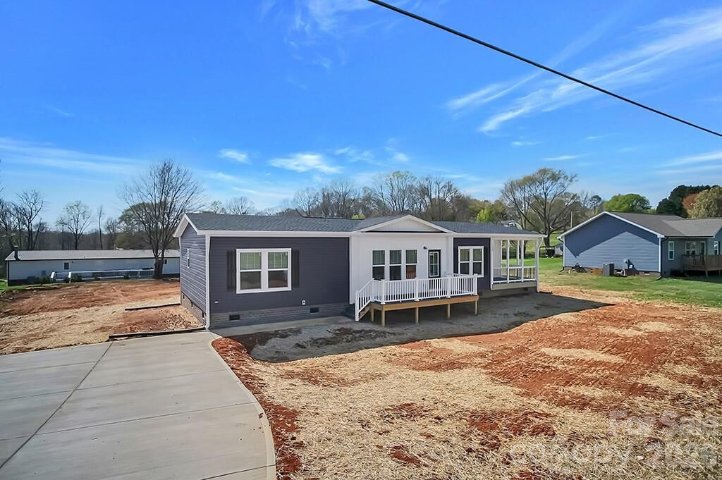 Property Photo:  1423 Chatfield Road  NC 28150 