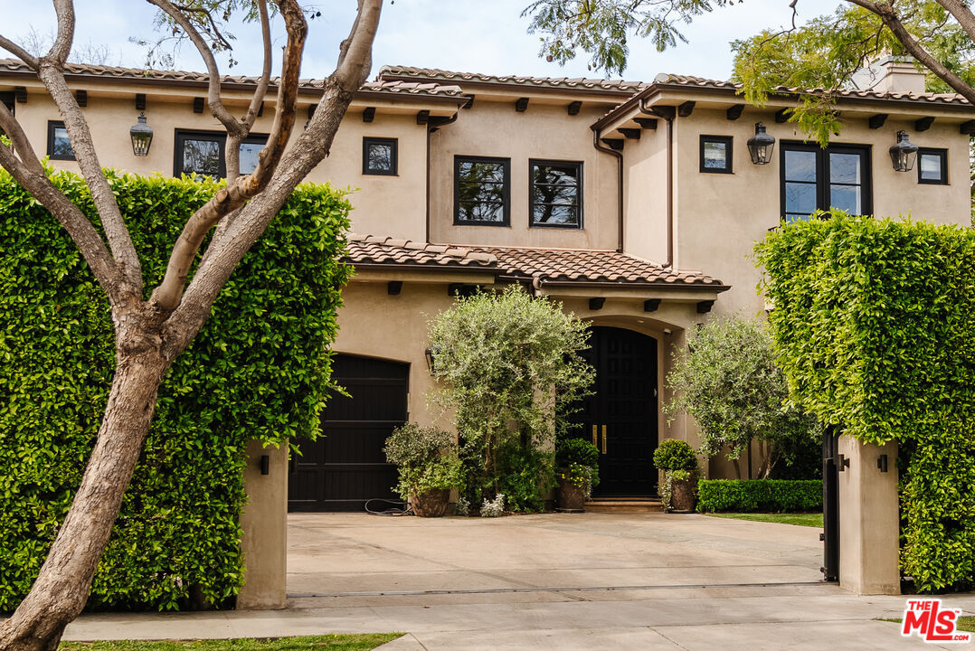 Property Photo: 11432 Aqua Vista St CA 91604