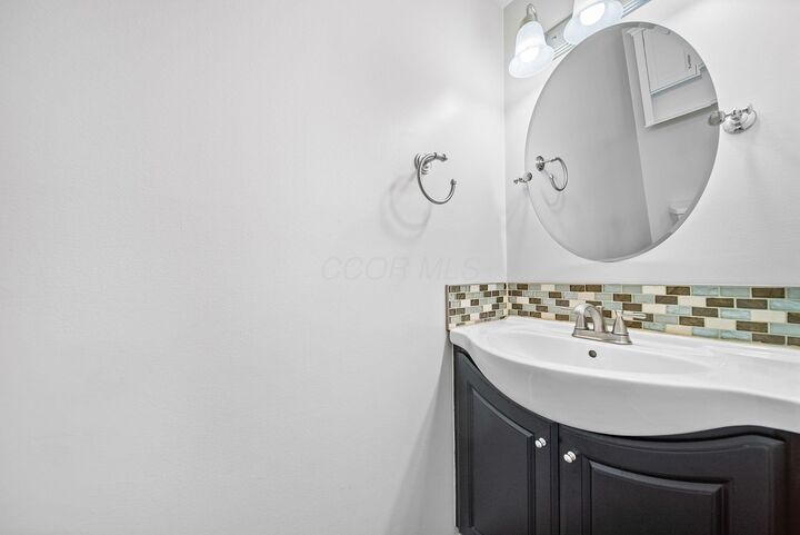 Property Photo:  451 Federal Circle  OH 43015 