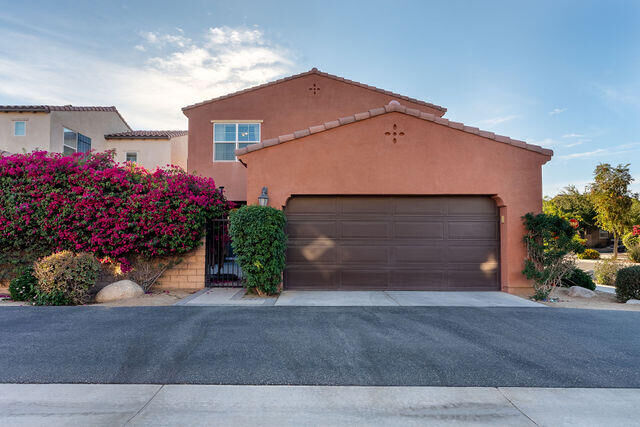 Property Photo:  551 Via De La Paz  CA 92211 