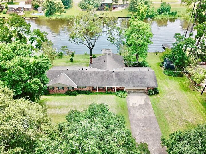 Property Photo: 713 Parkway Drive LA 71457