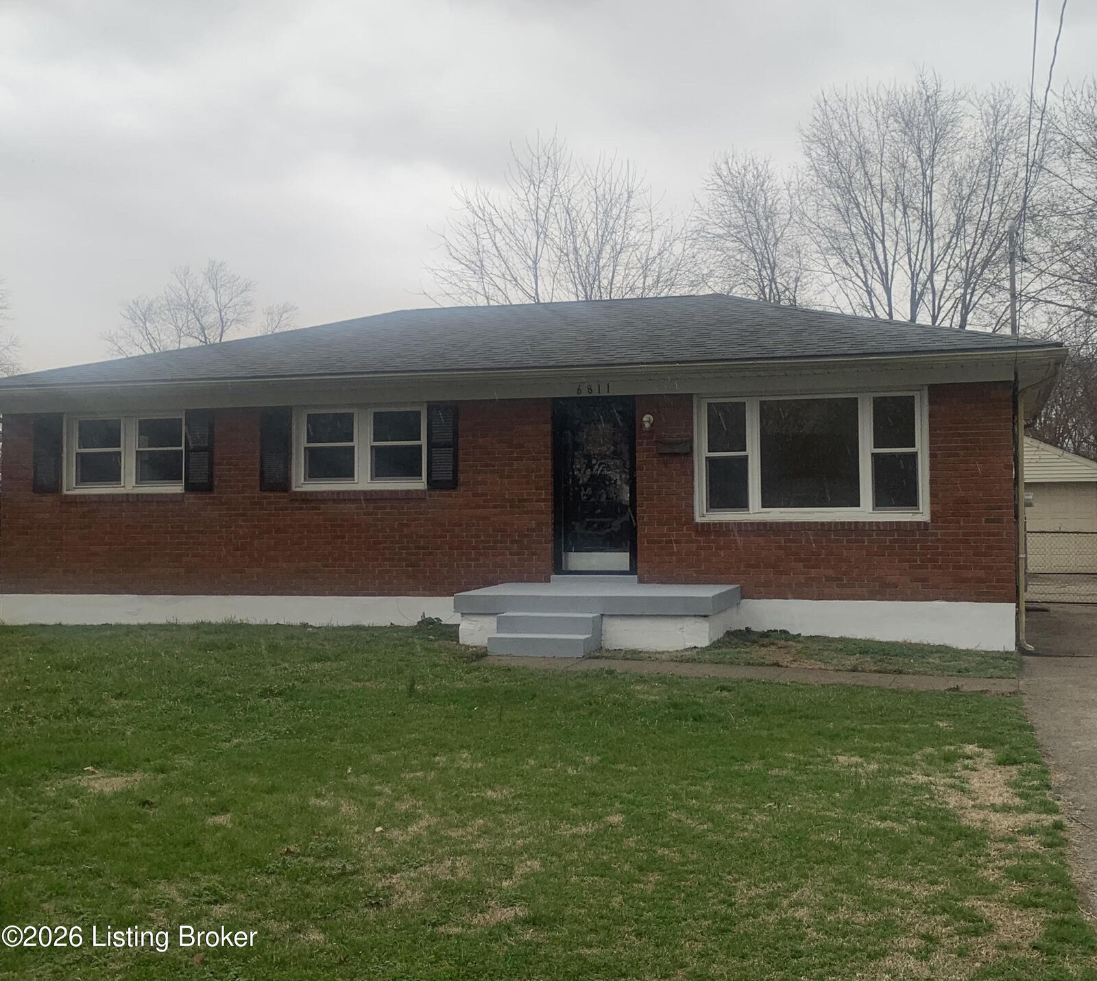 Property Photo: 6811 Creston Dr KY 40258